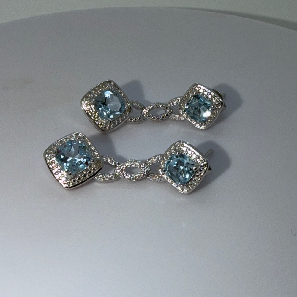 Blue topaz and white diamonds earrings